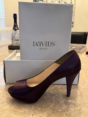 David's Bridal Paloma Purple Satin Peep Toe Platform Pumps Heels Size 9M